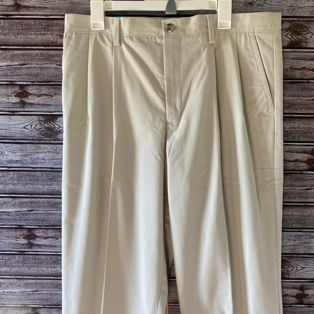Dockers Men's Classic Fit Easy Khaki Pants Size 36 x 32 Pleated Pockets NWT